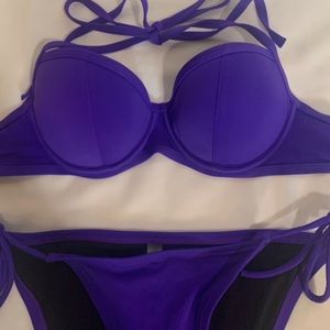 Victoria’s Secret • Matching bikini set